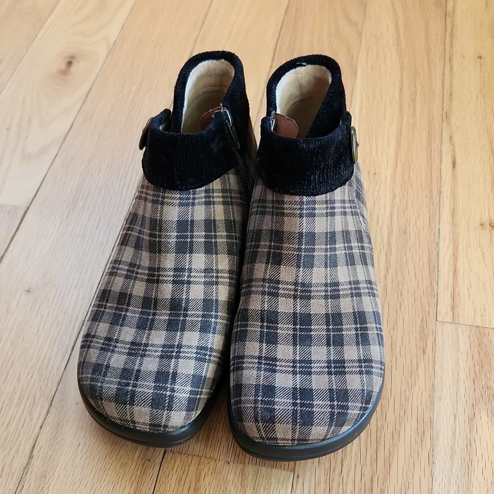 Alegria Sitka Ankle Boot - Picture 2 of 6
